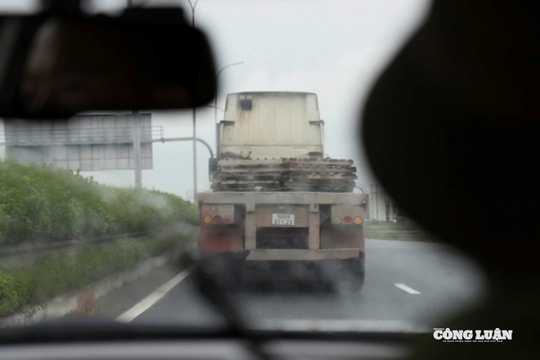 Ngày đầu áp dụng phân làn tốc độ, cao tốc vẫn xuất hiện xe tải “chiếm” làn 1