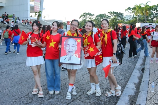 Sáng 16/8: Hàng trăm nghìn người trên cả nước sẽ đồng loạt khoác áo đỏ sao vàng, cùng nhau tiến bước