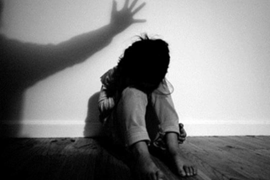 Bắt giữ đối tượng nhiều lần dùng dao uy hiếp, hiếp dâm bé gái 12 tuổi