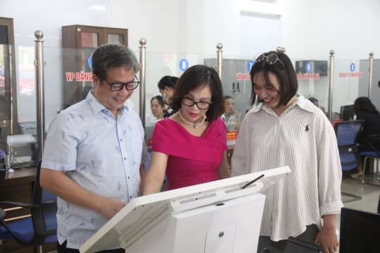 Chính quyền 'vượt khó' đưa công nghệ thông tin, chuyển đổi số phục vụ Nhân dân