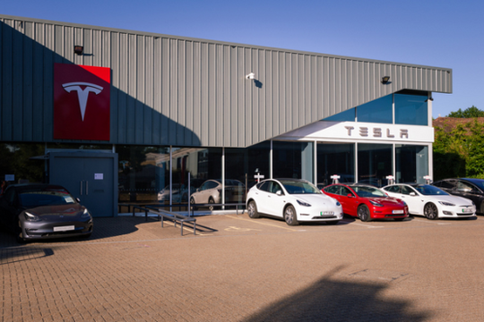 Doanh số xe điện toàn cầu chững lại vì Trung Quốc ngừng trợ giá