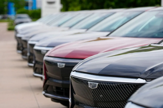 Ô tô Mỹ loay hoay bắt kịp Trung Quốc trên đường đua xe điện