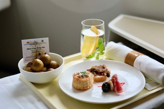 Vietnam Airlines mang đặc sản nhãn lồng Hưng Yên lên chuyến bay