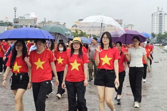 Hàng nghìn người đi bộ 'Cùng Việt Nam tiến bước' tại Thanh Hóa