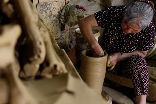 Ninh Bình: Ghé thăm làng nghề “thổ hoa” truyền thống 500 năm tuổi bên dòng sông Đáy