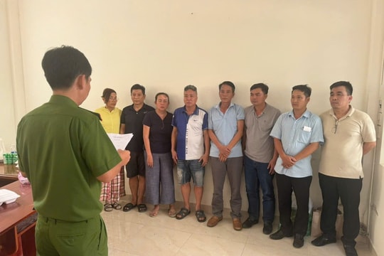 Phát hiện sới bạc 'khủng' trong vỏ bọc gara ô tô