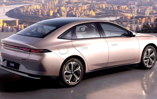 Sedan mới của Nissan chạy xăng nhưng lái như xe điện