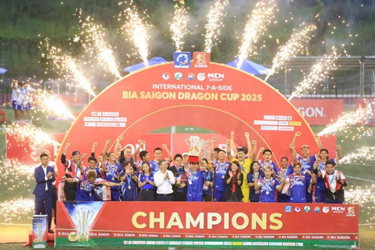 Đội Thái Lan đăng quang giải bóng đá 7 người quốc tế Bia Saigon Dragon Cup 2025