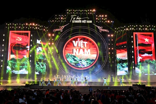 Tinh thần đoàn kết dân tộc lan tỏa trong chương trình nghệ thuật 'Tự hào là người Việt Nam'