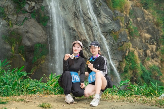 Trải nghiệm du lịch “chất” ở thác Tác Tình