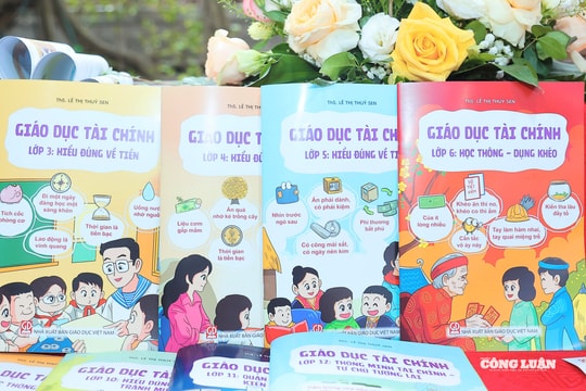 Bộ sách 'Giáo dục tài chính' đưa tư duy tài chính đến gần hơn với học sinh Việt Nam