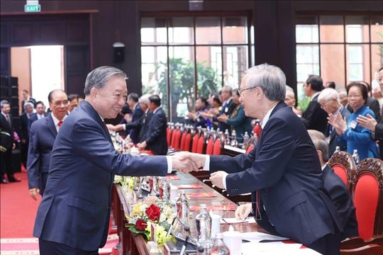 Tổng Bí thư chủ trì buổi gặp mặt các đồng chí nguyên lãnh đạo Đảng, Nhà nước