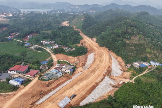 Đường Hồ Chí Minh đoạn Chợ Chu - Ngã ba Trung Sơn dần thành hình