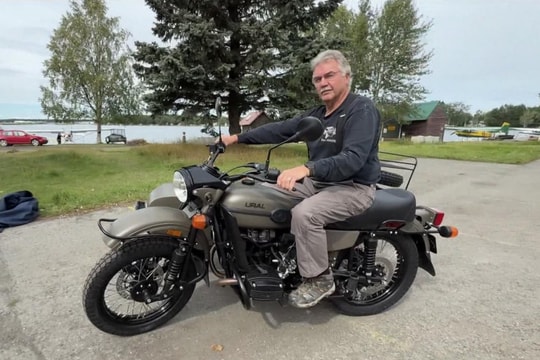 Người đàn ông Alaska được ông Putin tặng mô-tô