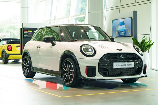 Xe hiệu năng cao MINI John Cooper Works 3 cửa giá 2,529 tỷ đồng