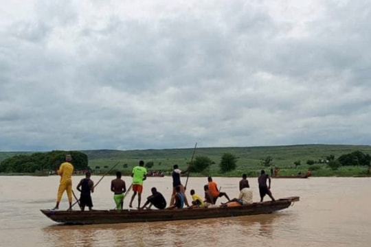 Lật thuyền ở Nigeria, hơn 40 người mất tích