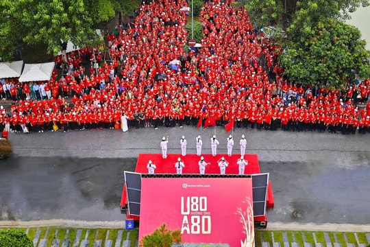 Phương Đông Asahi xác lập kỷ lục với “Sự kiện hát Quốc ca có số lượng người cao tuổi tham gia đông nhất tại Việt Nam”