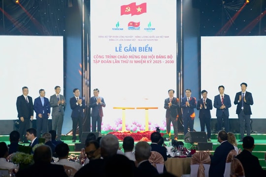 Lễ đón mừng dòng dầu đầu tiên từ dự án phát triển mỏ Kình Ngư Trắng - Kình Ngư Trắng Nam