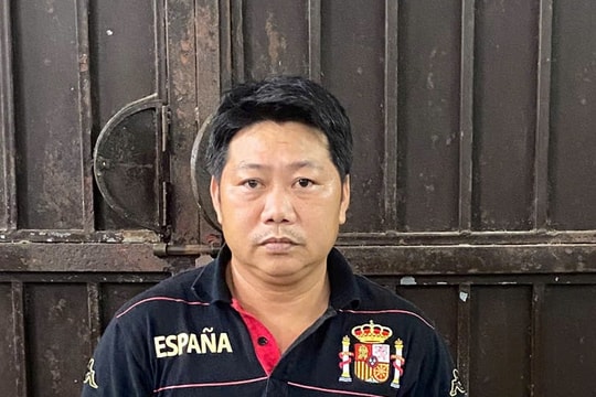 18 năm trốn truy nã tại nước ngoài, đối tượng bị bắt giữ ngay sân bay khi trở về nước