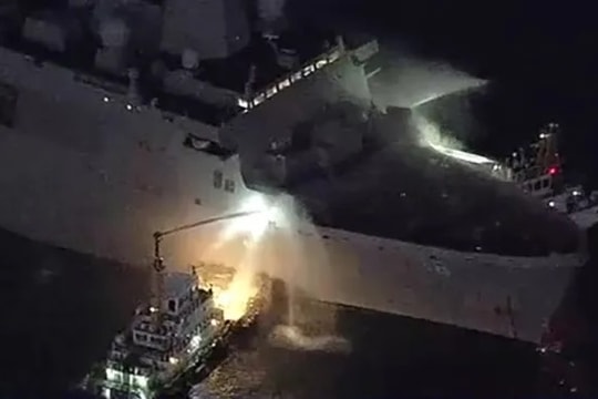 Video chiến hạm Mỹ bốc cháy khi neo đậu tại Nhật Bản