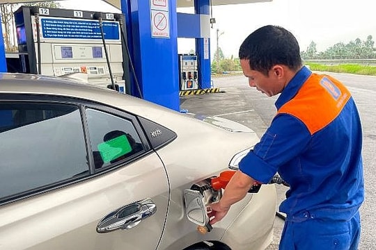 Giá xăng dầu hôm nay 21/8: Giá dầu bật tăng nhờ tồn kho Mỹ giảm