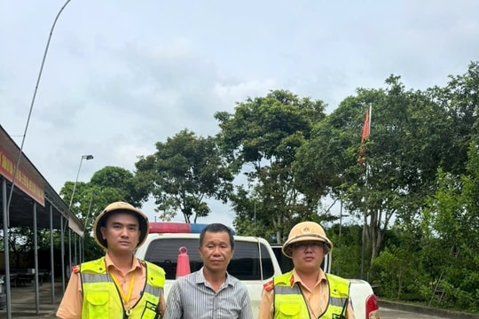 CSGT Nghệ An bắt giữ đối tượng người nước ngoài bị truy nã đặc biệt