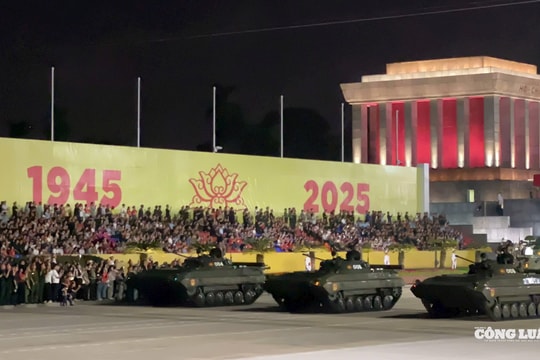 Khí thế hào hùng tổng hợp luyện diễu binh, diễu hành tại Quảng trường Ba Đình