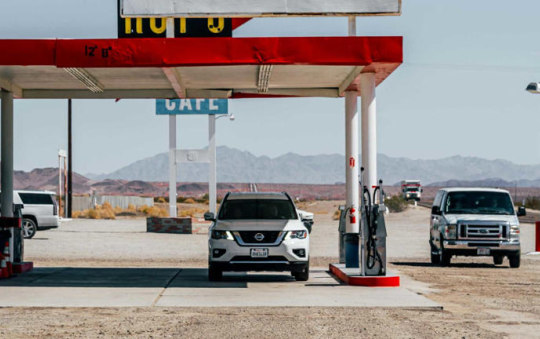 Đổ xăng ô tô quá đầy gây hậu quả gì?