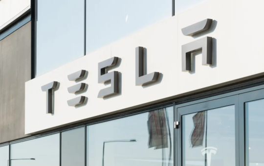 Tai nạn chết người và lời thổi phồng của Musk: bên trong hai vụ kiện công nghệ tự lái của Tesla