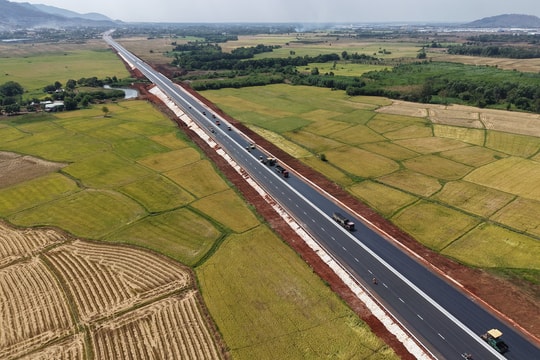 10 tháng, giải ngân đầu tư công mới đạt hơn một nửa kế hoạch