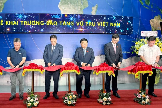 Phát triển vệ tinh quan sát Trái đất tầm thấp 'Made in Vietnam'