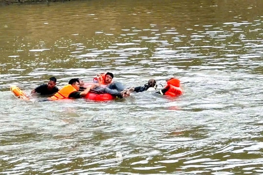 Quảng Ngãi: Đi tắm cùng nhóm bạn, thiếu niên đuối nước tử vong