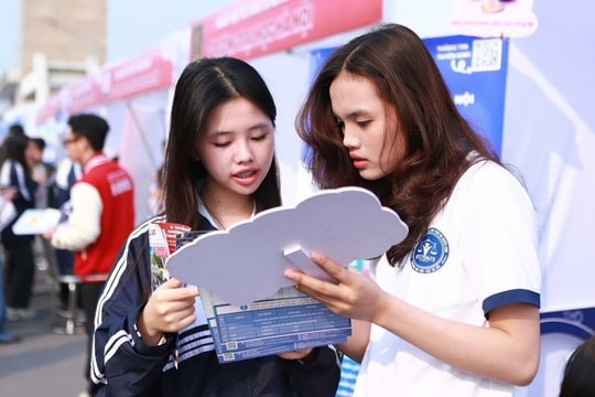 Điểm chuẩn 2 trường Luật top tại Hà Nội chênh lệch ra sao?