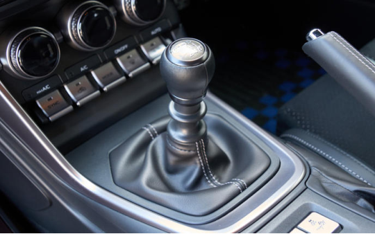 Hộp số tay: Một thời đã xa