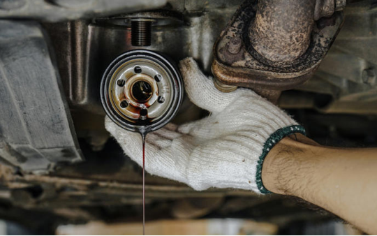 Thói quen nhỏ, hậu quả lớn khiến dầu xe của bạn đang bị hư hại thêm mỗi ngày