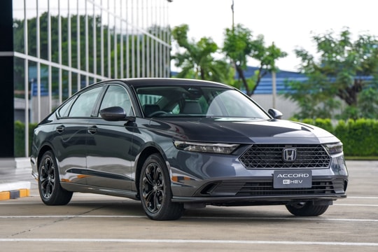Honda Accord Hybrid 2025 giá quy đổi gần 1,2 tỷ đồng