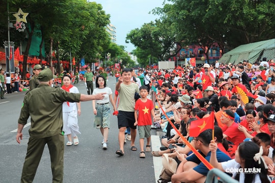 Người dân đi lại thế nào khi diễn ra sơ duyệt Lễ diễu binh, diễu hành A80?