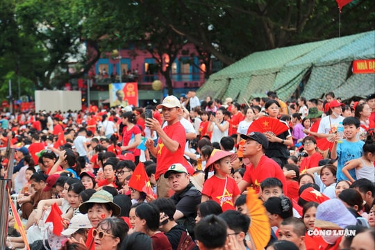 Đi xem tổng hợp luyện diễu binh, diễu hành tối 24/8: Một số điều cần biết để an toàn và trọn vẹn