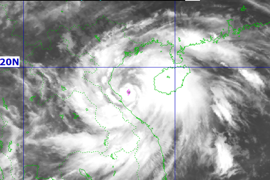 Bão số 5 tiến sát đất liền, nguy cơ ngập lụt ven biển từ Thanh Hóa đến Hà Tĩnh