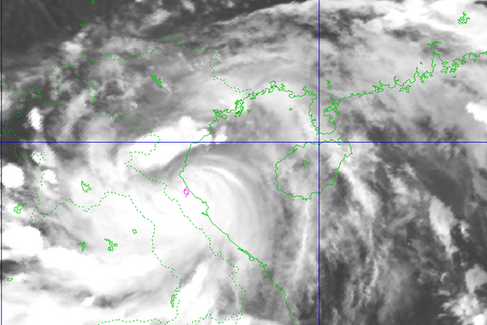 Bão số 5 đổ bộ Hà Tĩnh: Một người chết, hàng trăm ngôi nhà hư hỏng
