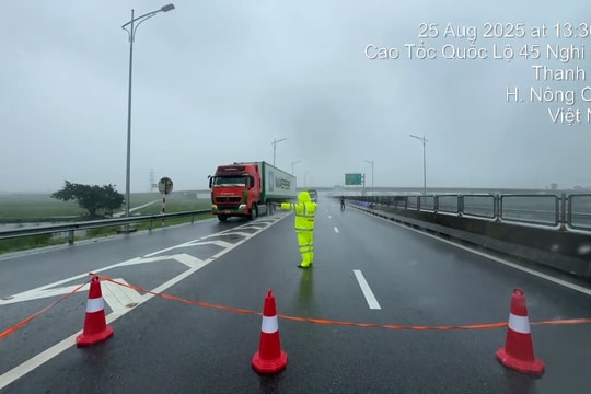 Tạm dừng toàn bộ xe trên cao tốc Bắc - Nam qua Nghệ An do bão số 5