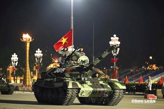 Uy lực đội hình xe pháo, khí tài hiện đại trong đêm tổng hợp luyện A80