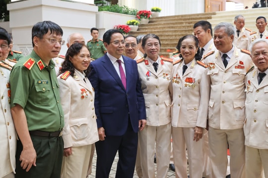 Thủ tướng Phạm Minh Chính gặp mặt, tri ân Ban Liên lạc Công an chi viện chiến trường miền Nam