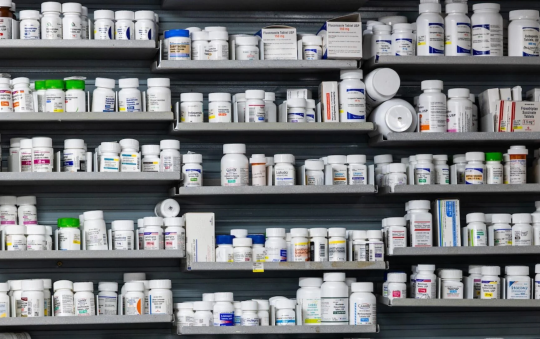 Tổng thống Donald Trump hứa hẹn giảm giá thuốc tới 1500%