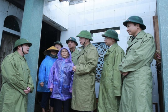 Phó Thủ tướng Trần Hồng Hà kiểm tra công tác khắc phục hậu quả bão số 5 tại Hà Tĩnh