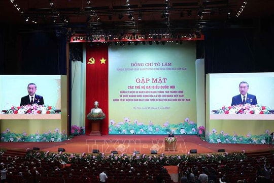 Tổng Bí thư Tô Lâm gặp mặt các thế hệ đại biểu Quốc hội