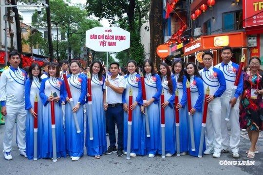 Đoàn viên thanh niên Báo Nhà báo và Công luận khí thế, tự hào trong đội hình sơ duyệt diễu binh, diễu hành 2/9