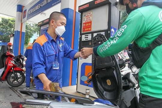 Giá xăng dầu hôm nay 28/8: Diễn biến khó đoán giữa căng thẳng Ukraine và thuế quan Mỹ-Ấn Độ