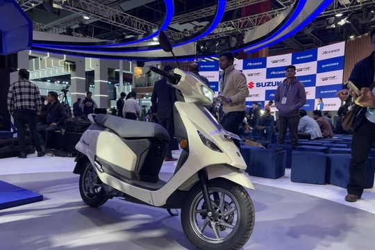 Xe máy điện Suzuki đầu tiên giá chưa đến 30 triệu đồng