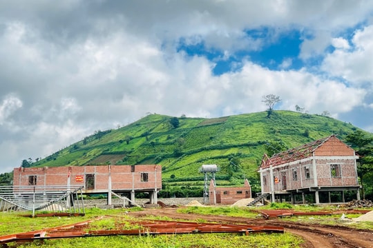 Gia Lai: Dừng thi công nhà rông dưới chân núi lửa Chư Đăng Ya, dự án từng bị 'tuýt còi'